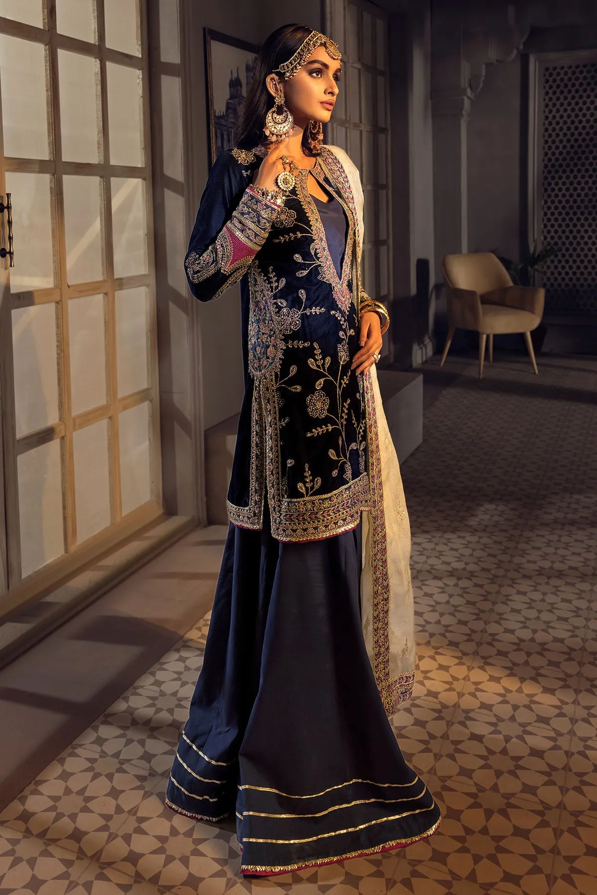 3776-DOVE EMBROIDERED VELVET UNSTITCHED