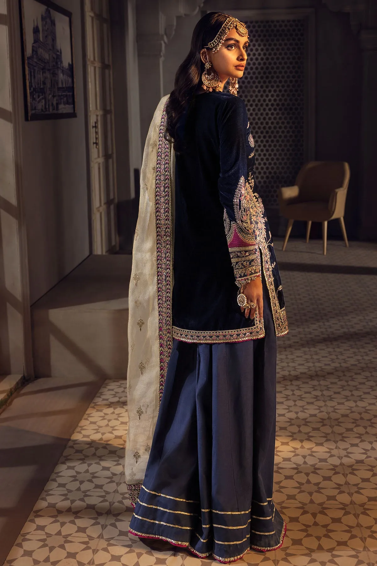 3776-DOVE EMBROIDERED VELVET UNSTITCHED