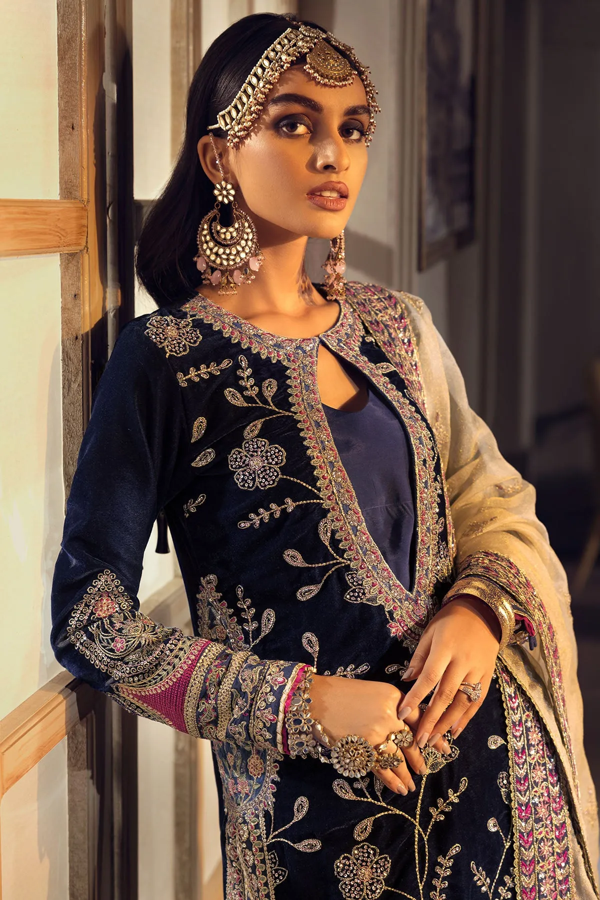 3776-DOVE EMBROIDERED VELVET UNSTITCHED