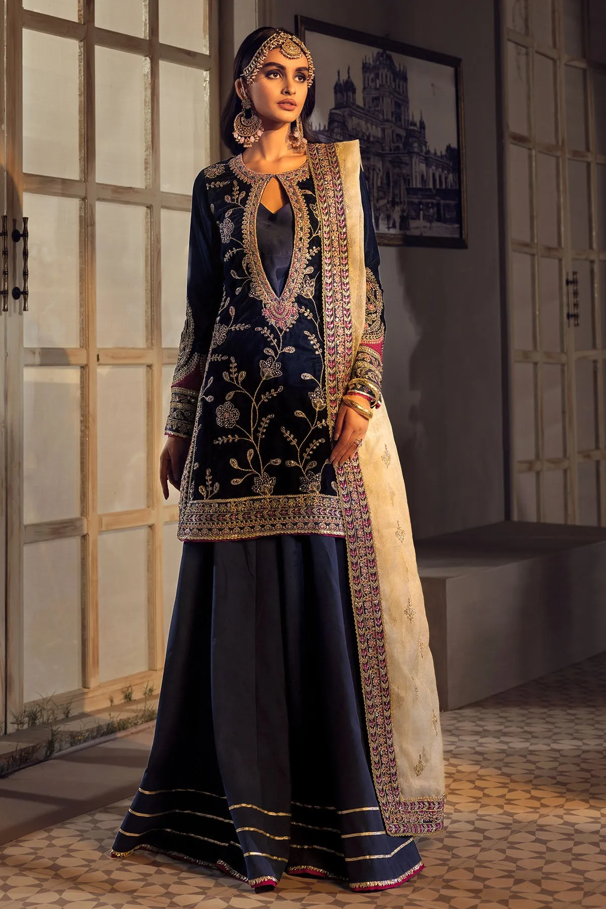 3776-DOVE EMBROIDERED VELVET UNSTITCHED