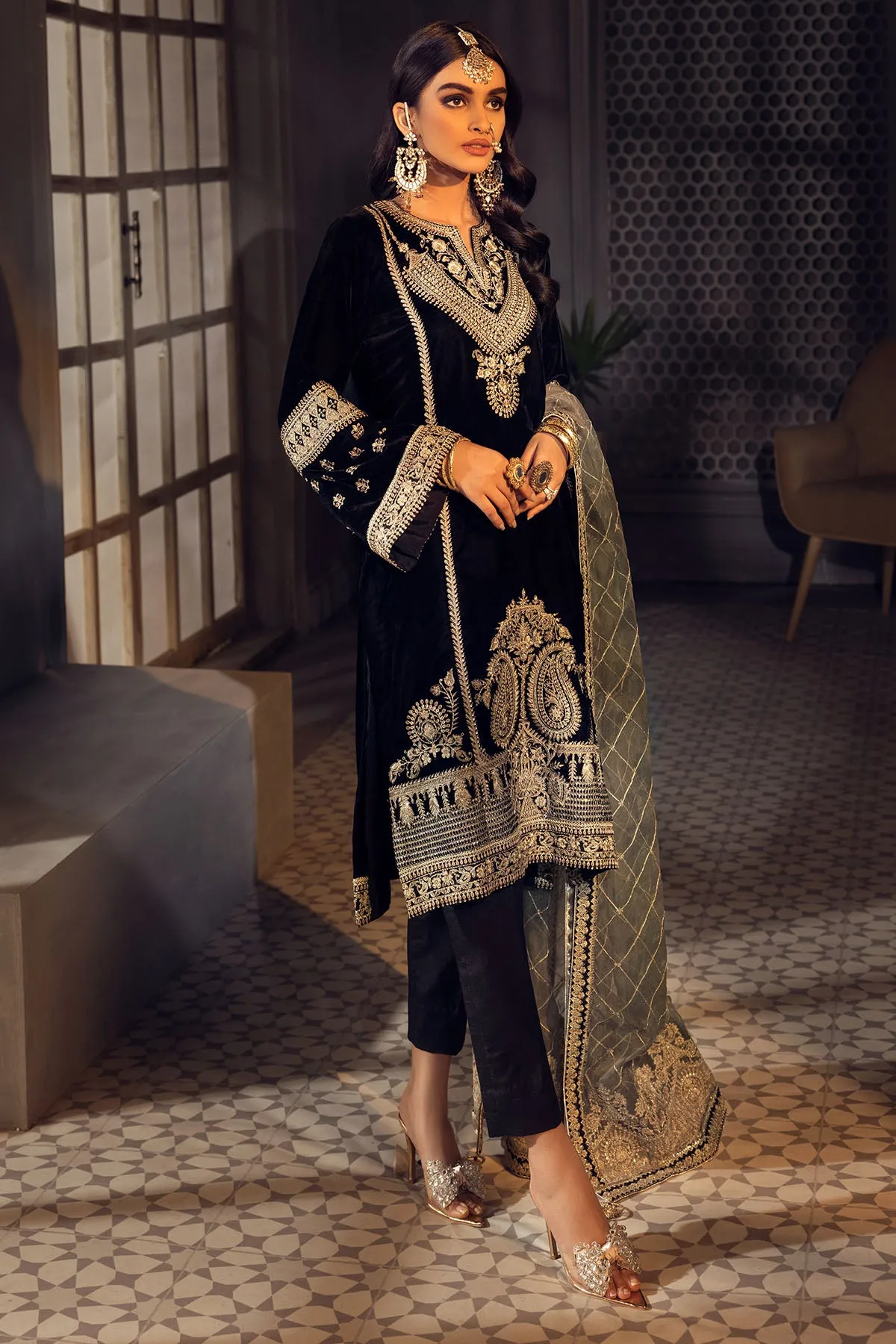 3779-CARP EMBROIDERED VELVET UNSTITCHED