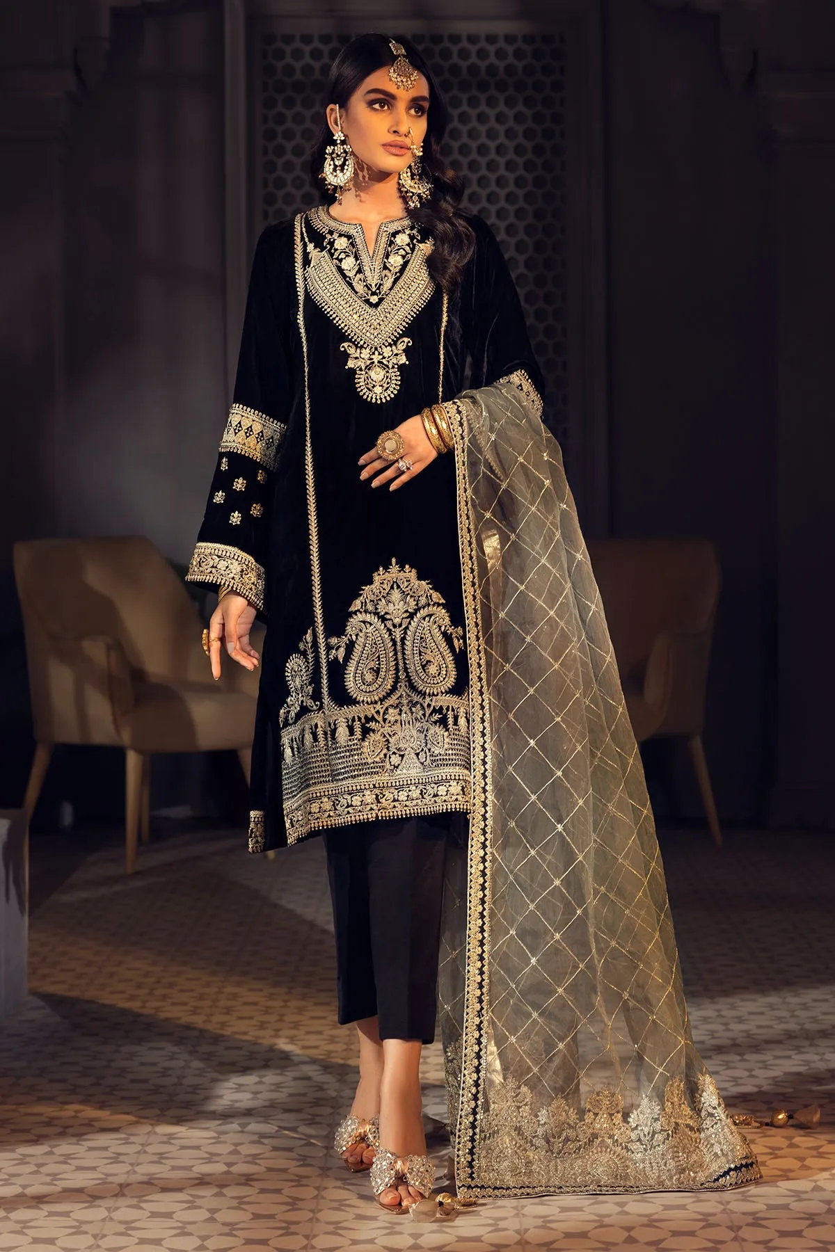 3779-CARP EMBROIDERED VELVET UNSTITCHED